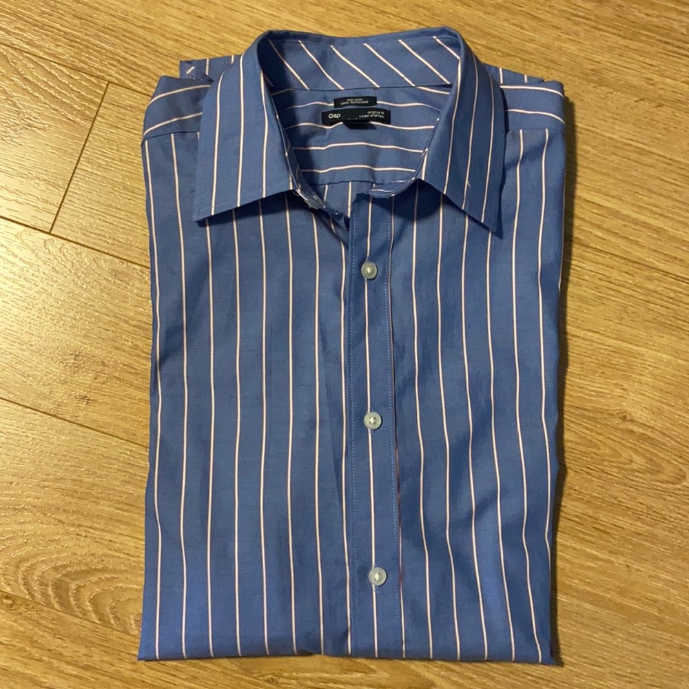 Gap button down - Medium NWT